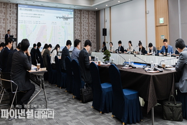 .김성학 APEC경주유치추진단장이 지난달 20일 경주화백컨벤션센터에서 현장실사 브리핑을 하고 있다.ⓒ파이낸셜데일리/경주시