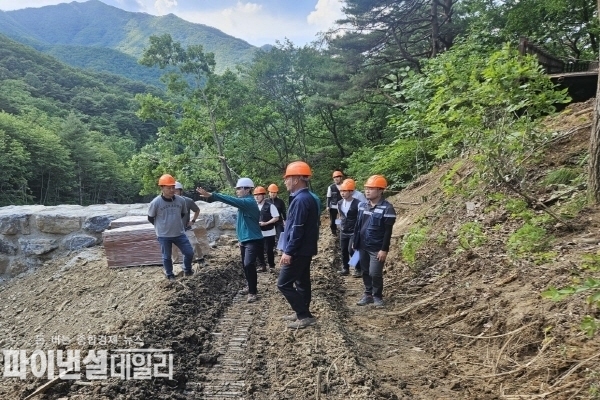 산사태 피해에 대비하여 조성중인 사방댐 시공 현장을 찾아 사업장에 대한 합동 안전보건 점검 ⓒ파이낸셜데일리/남부청