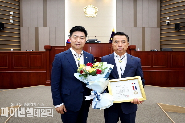 김종식 의원이 대한민국 시군자치구의회 의장협의회로부터 『대한민국 지방의정봉사상』을 수상 ⓒ파이낸셜데일리/성주군의회
