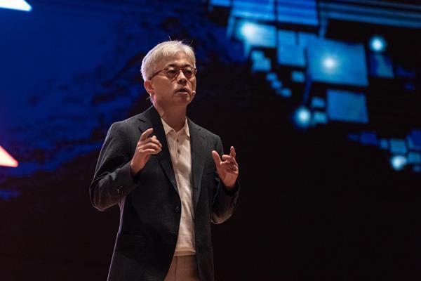 7월 9일 삼성동 코엑스에서 열린 '삼성 파운드리 포럼 2024(Samsung Foundry Forum 2024)'에서 삼성전자 파운드리 사업부장 최시영 사장이 기조연설을 하고 있다.ⓒ 파이낸셜데일리 / 삼성전자