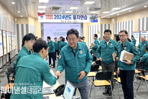 경주시의회(의장 이동협) 을지연습 근무자들을 격려 ⓒ파이낸셜데일리/경주시의회