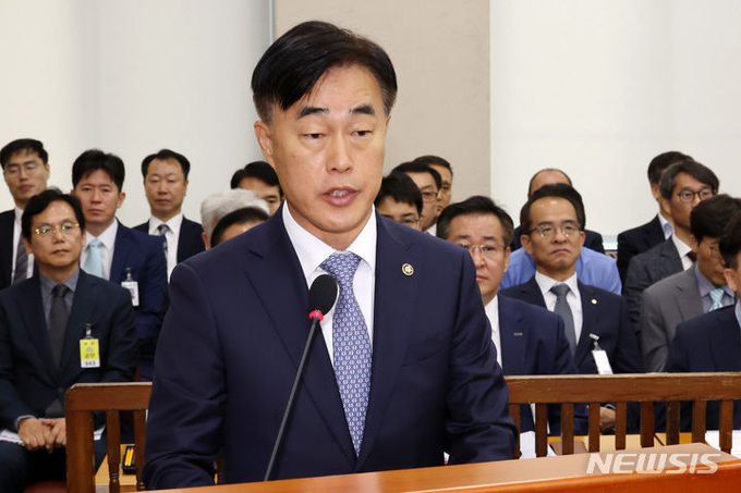 허석곤 소방청장이 지난 7월11일 서울 여의도 국회에서 열린 행정안전위원회 전체회의에서 업무보고를 하고 있다. ⓒ 파이낸셜데일리 / 뉴시스