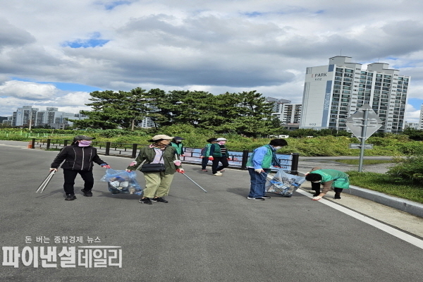 황성동 자생단체인 새마을부녀회 환경정비 활동 ⓒ파이낸셜데일리/경주시