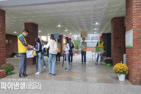  등굣길 '위기청소년 발굴 및 연계 지원을 위한 캠페인 현장 ⓒ파이낸셜데일리/경주시