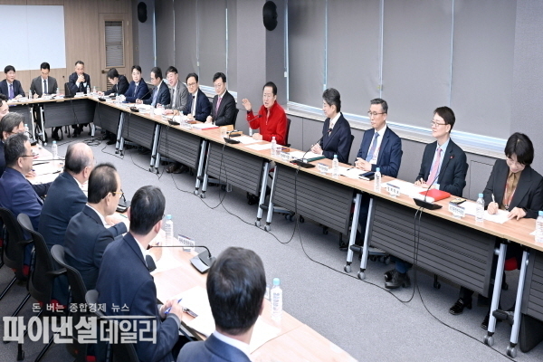  산격청사 대회의실에서 열린 간부회의 ⓒ파이낸셜데일리/대구시