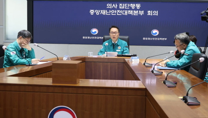 박민수 중앙재난안전대책본부 제1총괄조정관(보건복지부 제2차관)이 7일 오전 서울 종로구 정부서울청사에서 열린 의사 집단행동 중앙재난안전대책본부(중대본) 회의에 참석해 발언하고 있다. ⓒ 파이낸셜데일리 / 뉴시스