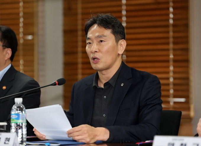 이복현 금융감독원장이 10월 25일 오전 서울 영등포구 보험개발원에서 열린 '실손보험 청구 전산시스템 오픈식'에서 모두발언하고 있다. ⓒ 파이낸셜데일리 / 뉴시스