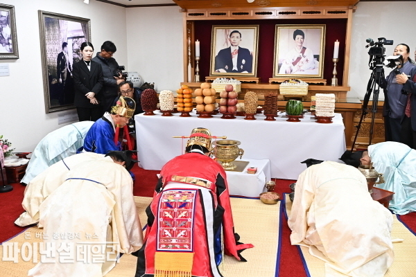 박정희 대통령 탄신 107돌을 맞아 박정희 대통령 생가에서 숭모제 탄신 기념행사 ⓒ파이낸셜데일리/경북도