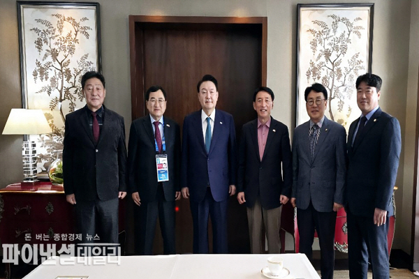 페루 리마 웨스틴호텔에서 윤석열 대통령 예방 후 기념 촬영ⓒ파이낸셜데일리/경주시