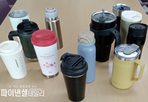 종이컵 대신 각자가 가져온 텀블러를 이용 홍보 ⓒ파이낸셜데일리/성주군