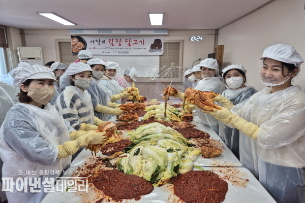 직접 담근 김치를 홀몸 어르신, 아동생활시설, 다문화 한부모가정 등 30가구에 전달ⓒ파이낸셜데일리/경산시