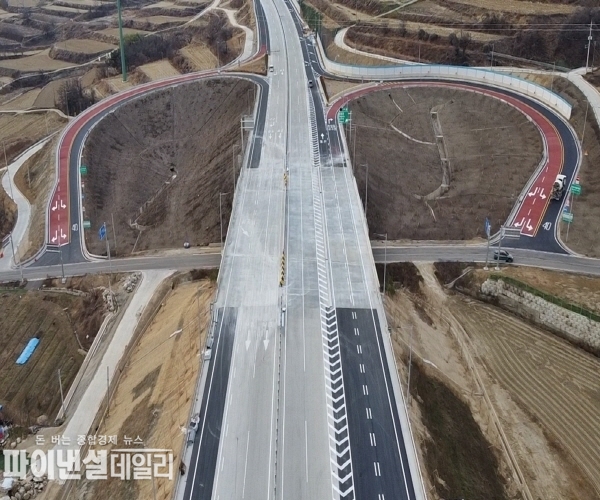 도심을 우회하는 국도대체우회도로(상구~효현) 6.5km 전 구간 개통 ⓒ파이낸셜데일리/경주시