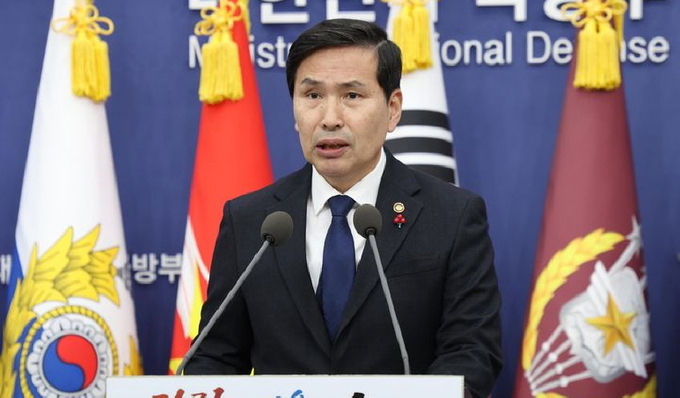  김선호 국방부 장관 직무대행이 6일 서울 용산구 국방부에서 2차 비상계엄 의혹 등 관련 입장을 밝히고 있다. ⓒ 파이낸셜데일리 / 뉴시스