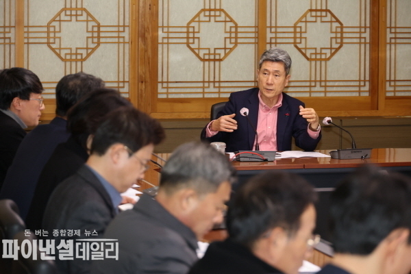 긴급회의를 소집 민생경제와 지역사회 안정을 위한 대책 논의ⓒ파이낸셜데일리/포항시