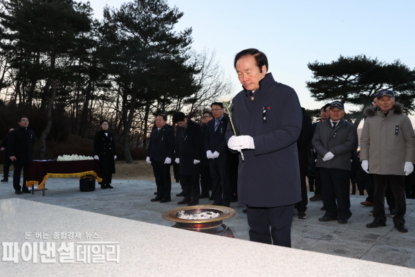 의성군수, 도·군의원, 기관·보훈단체장, 군민 등 100여 명이 참석 항일독립운동기념탑 및 충혼탑에서 참배ⓒ파이낸셜데일리/의성군