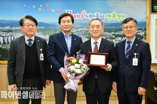 이순동 변호사를 시 고문변호사로 신규 위촉(우측 두번째) ⓒ파이낸셜데일리/경산시