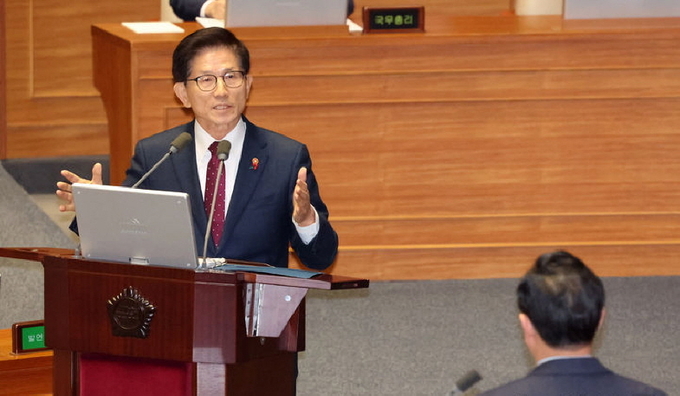 김문수 고용노동부 장관이 지난해 12월13일 오후 서울 여의도 국회에서 열린 제419회국회(임시회) 제3차 본회의 윤석열 대통령 위헌적 비상계엄 선포 내란행위 관련 긴급현안질문에서 박수영 국민의힘 의원 질의에 답변하고 있다. ⓒ 파이낸셜데일리 / 뉴시스
