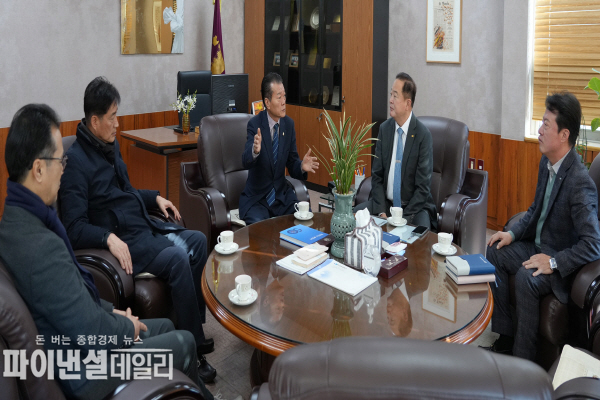 영천상공회의소 방문하여 새해인사와 올해 의정활동 방향에 대해 설명하고 덕담 ⓒ파이낸셜데일리/영천시의회