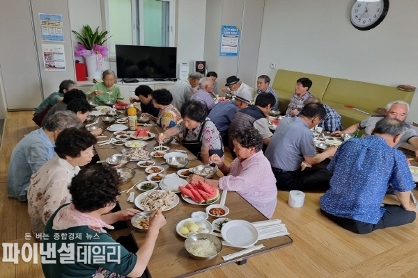  2025년을 맞아 어르신들의 건강하고 행복한 노후 다양한 노인복지사업을 확대·운영ⓒ파이낸셜데일리/의성군