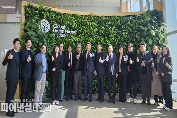 ‘제1회 대한민국 복지의정대상’ 시상식 '지방정부 부문 특별상을 수상'ⓒ파이낸셜데일리/포항시
