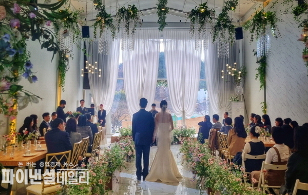 ‘나만의 특별한 작은 결혼식’의 2025년 1호 커플 결혼식 현장 ⓒ파이낸셜데일리/포항시