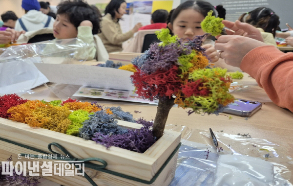 성주참외 체험형 테마공원 방문객들에게 성주만의 이색 체험 ⓒ파이낸셜데일리/성주군