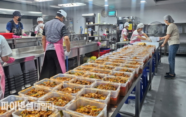 ‘행복경로당 지원 사업’ 본격 주 5일 하루 2식의 식사 제공 ⓒ파이낸셜데일리/경주시