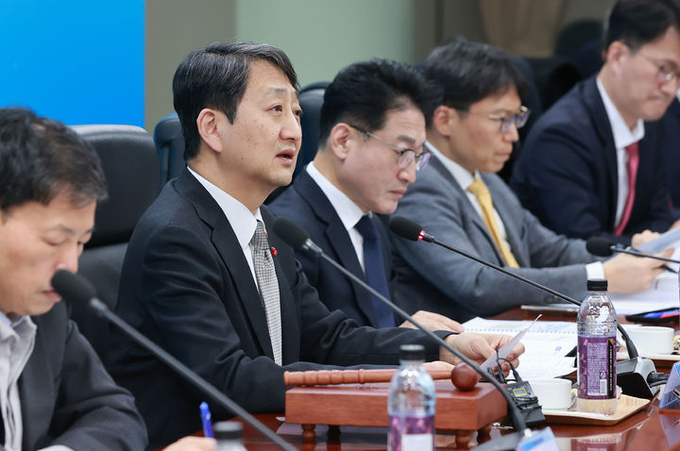 안덕근 산업통상자원부 장관이 지난해 12월3일 오후 서울 서초구 한전아트센터 대회의실에서 열린 제32차 에너지위원회의를 주재하고 있다. ⓒ 파이낸셜데일리 / 산업통상자원부