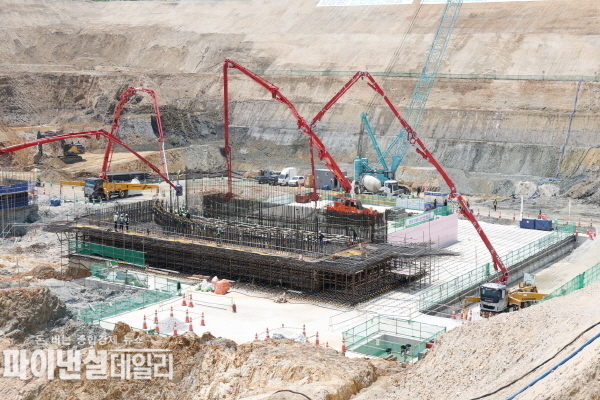 신한울3,4호기 건설 현장에서 신한울3호기 건설 주요 공정인 원자로건물의 콘크리트를 최초로 타설 ⓒ파이낸셜데일리/한수원