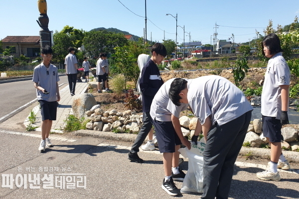 ‘우리 마을 하천 살리기’ 생태 환경 실천 활동 ⓒ파이낸셜데일리/성주군