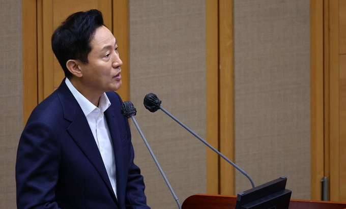 오세훈 서울시장이 11일 오전 서울 중구 서울시의회에서 열린 제331회 정례회 제2차 본회의에서 김동욱 의원의 질의에 답하고 있다. ⓒ 파이낸셜데일리 / 뉴시스 