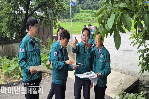 산사태 복구지와 인근의 산사태취약지역을 시군 산사태 대응 상황을 직접 점검ⓒ파이낸셜데일리/경북도