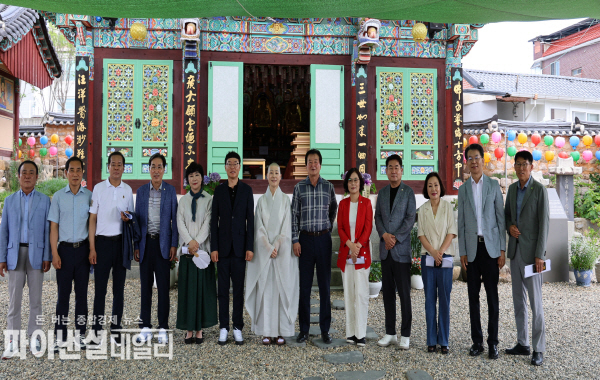 제석사 혜능 스님의 해설로 원효대사의 탄생부터 입적까지 8가지 장면을 담은 팔상도를 관람 다례 체험ⓒ파이낸셜데일리/경산시의회