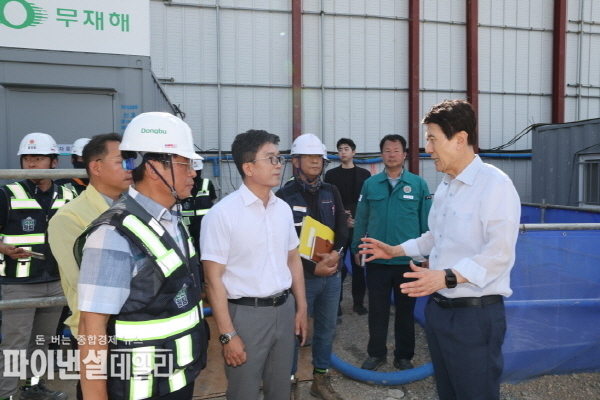 이강덕 포항시장 포항국제전시컨벤션센터 공사 현장을 방문해 폭염 대응 상황을 점검 ⓒ파이낸셜데일리/포항시