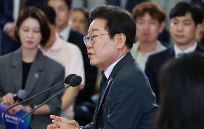 이재명 대통령이 4일 대전컨벤션센터에서 열린 '충청에서 듣다, 충청 타운홀 미팅'에서 발언하고 있다. ⓒ 파이낸셜데일리 / 뉴시스