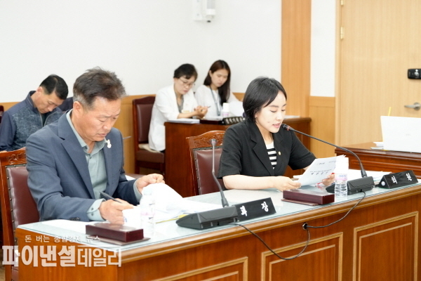(좌) 손대기 기업투자지원과장 '경주 투자환경 변화에 대해 설명'ⓒ파이낸셜데일리/경주시