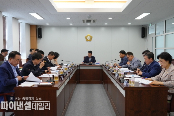 전체 의원 정례간담회 ⓒ파이낸셜데일리/영천시의회