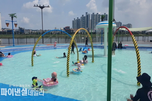  형산강 야외물놀이장 전경 ⓒ파이낸셜데일리/포항시