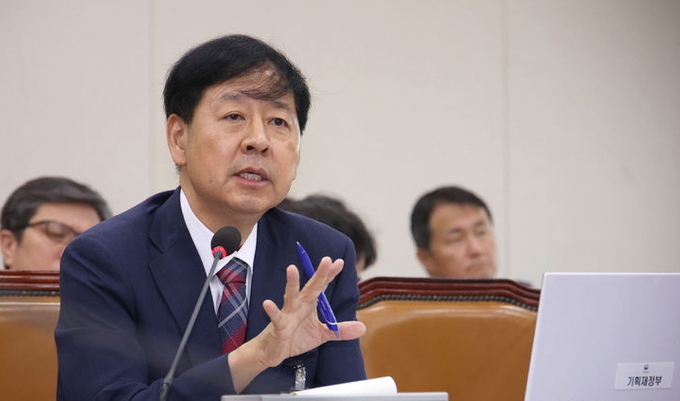 구윤철 경제부총리 겸 기획재정부 장관 후보자가 지난 17일 서울 여의도 국회 기획재정위원회에서 열린 인사청문회에서 질의에 답하고 있는 모습. ⓒ 파이낸셜데일리 / 뉴시스