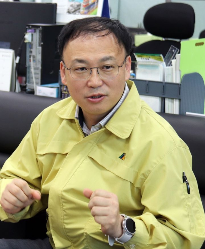 23일 산림청 이용권 산림재난통제관이 정부대전청사 기자실서 산사태 피해 및 대응방안에 대해 설명하고 있다. ⓒ 파이낸셜데일리 / 뉴시스