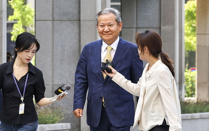 이상민 전 행정안전부 장관이 25일 서울 서초구 서울고등법원에 마련된 조은석 내란 특검 사무실에 출석하고 있다. ⓒ 파이낸셜데일리 / 뉴시스