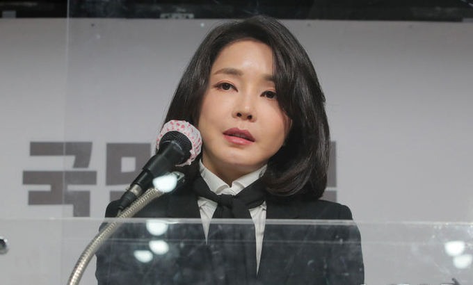 지난 2021년 12월 26일 대통령 선거 당시 김건희 여사(당시 코바나컨텐츠 대표)가 서울 여의도 국민의힘 당사에서 자신의 허위 이력 의혹과 관련해 입장문을 발표하는 모습. ⓒ 파이낸셜데일리 / 뉴시스