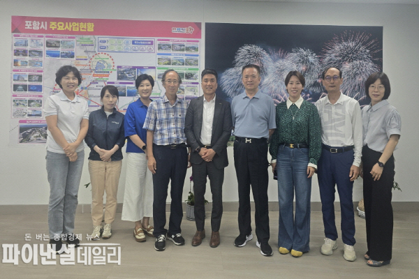 포항 중국 산동성 산동대학교 교수 일행 등 시청 방문 당시 기념 ⓒ파이낸셜데일리/포항시