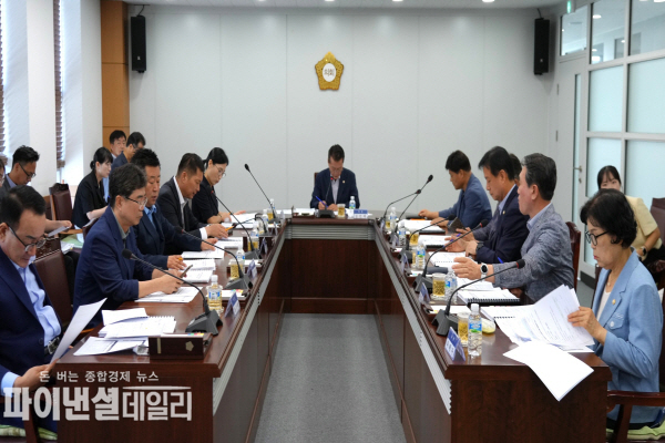 의원 및 집행부 관계 부서장이 참석 전체 의원 정례간담회 ⓒ파이낸셜데일리/영천시의회