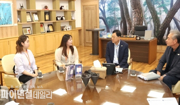  '주낙영 시장 동국대 학보사와 공식 인터뷰 ⓒ파이낸셜데일리/경주시