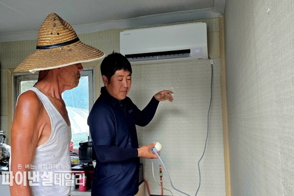 냉방장치가 없어 주거환경이 취약한 3가정을 선정해 벽걸이 에어컨을 지원 ⓒ파이낸셜데일리/성주군