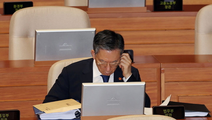 이어 "9월 말 진행될 정부조직법 개정에는 전혀 지장이 없고 그 이후에 진행될 다양한 논의들이 이제 시작되고 있는 것"이라며 "내달 7일 고위당정협의가 예정돼 있는데 그때까지 합의가 안 되면 (고위당정을) 한번 더 열어도 된다"고 덧붙였다. ⓒ 파이낸셜데일리 / 뉴시스
