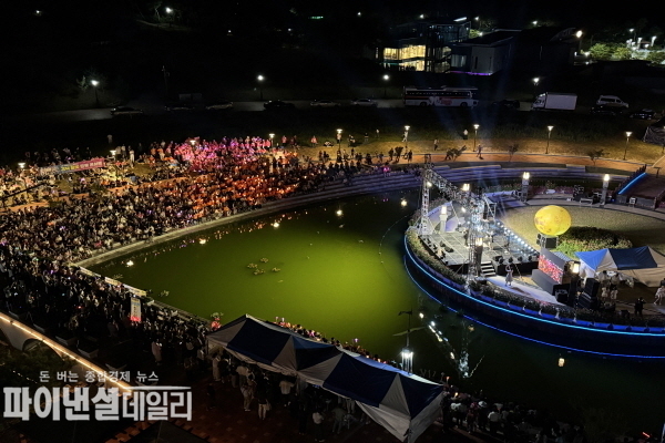 경북 달빛 트롯 콘서트’가 약 1,500여 명의 시민과 관광객이 참여한 가운데 성황리에 마무리 ⓒ파이낸셜데일리/경상북도문화관광공사