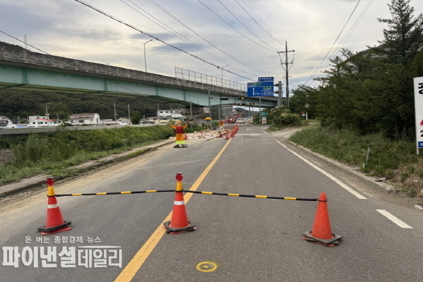 남구 유강리 가스 누출 지점 인근 도로 통제 현장.ⓒ파이낸셜데일리/포항시