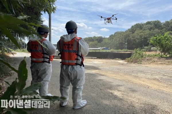 관내 4개 농가를 대상으로 드론을 활용한 멧돼지 기피제 살포 작업 ⓒ파이낸셜데일리/경산시
